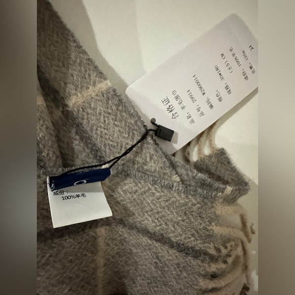 100% Wool Scarf Plaid NWT pretty - Picture 3 of 3